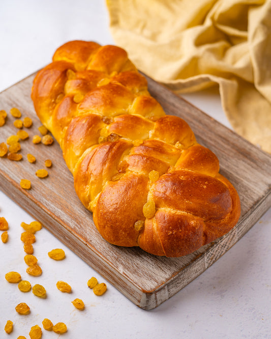 Brioche loaf with raisins