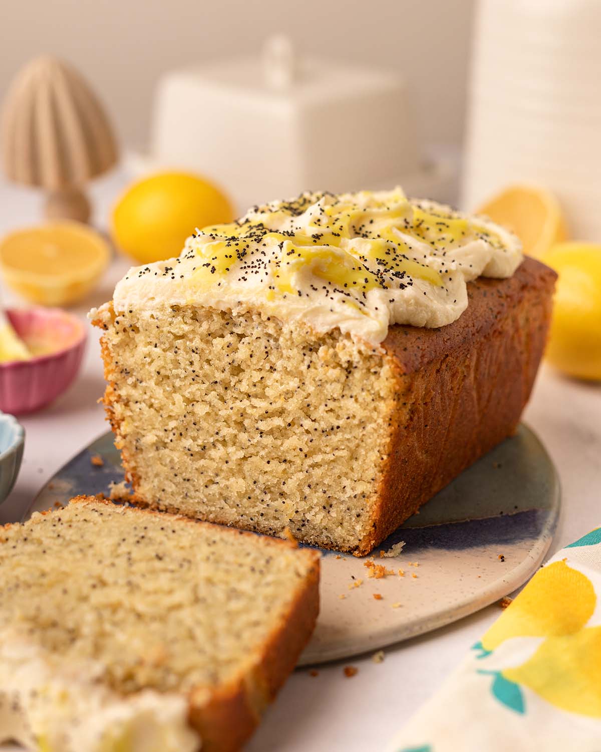 Lemon cake with poppy seeds